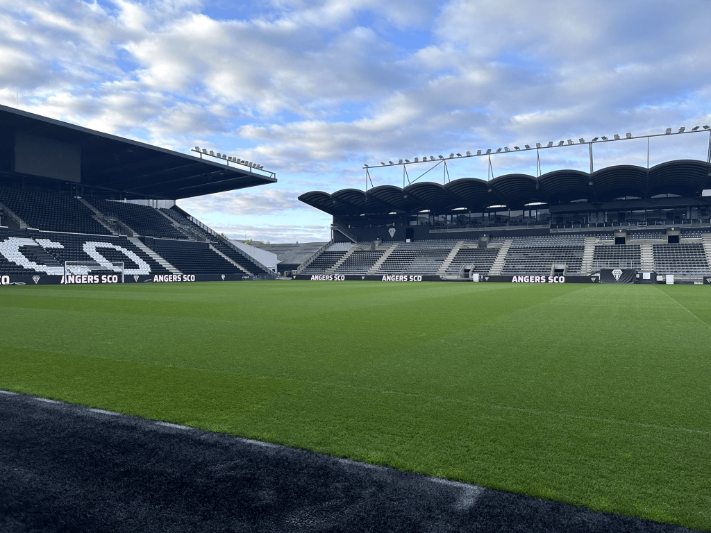 stade retouché